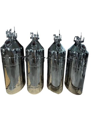 PRESSURE VESSEL WITH TROLLEY